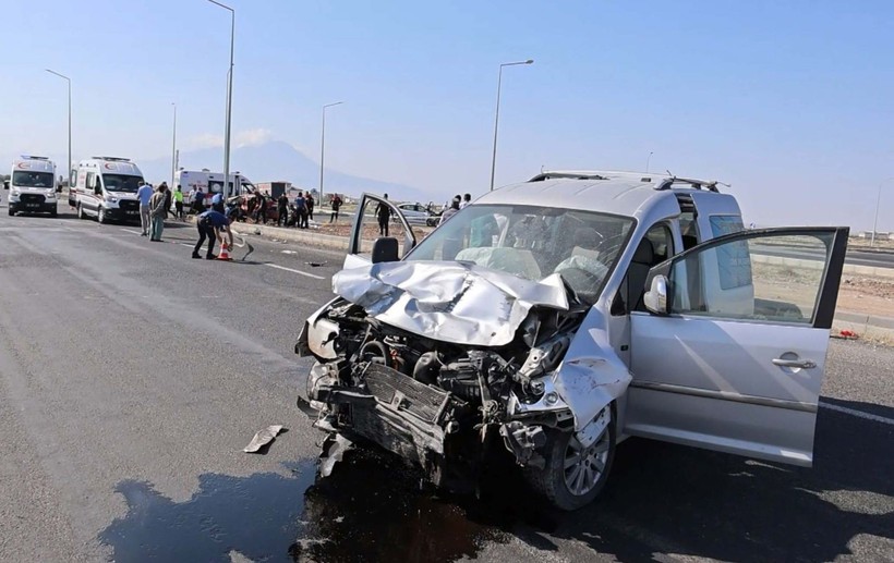 AYT sınavına giderken korkunç kaza: 1 ölü, 10 yaralı - Resim: 16