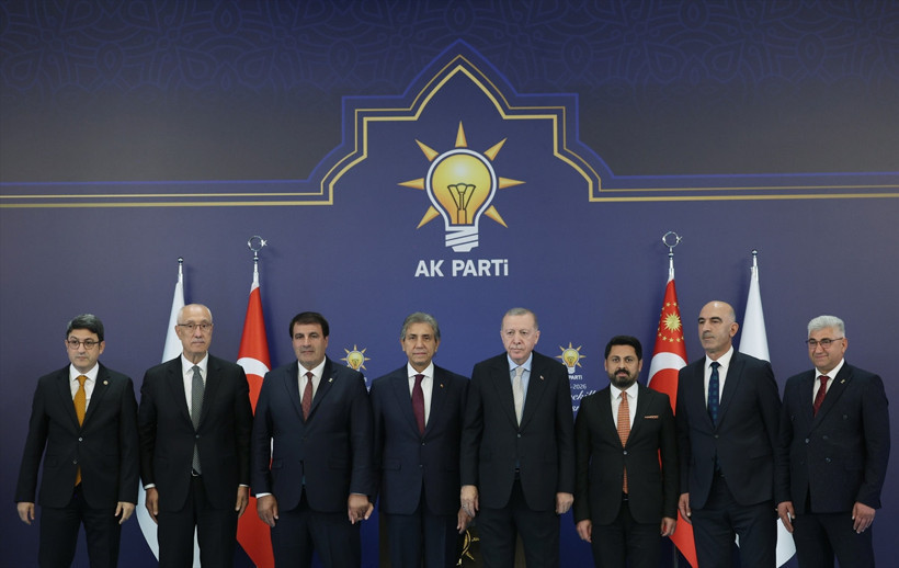 7 belediye başkanı AK Parti’ye geçti: Rozetlerini Erdoğan taktı - Resim : 3