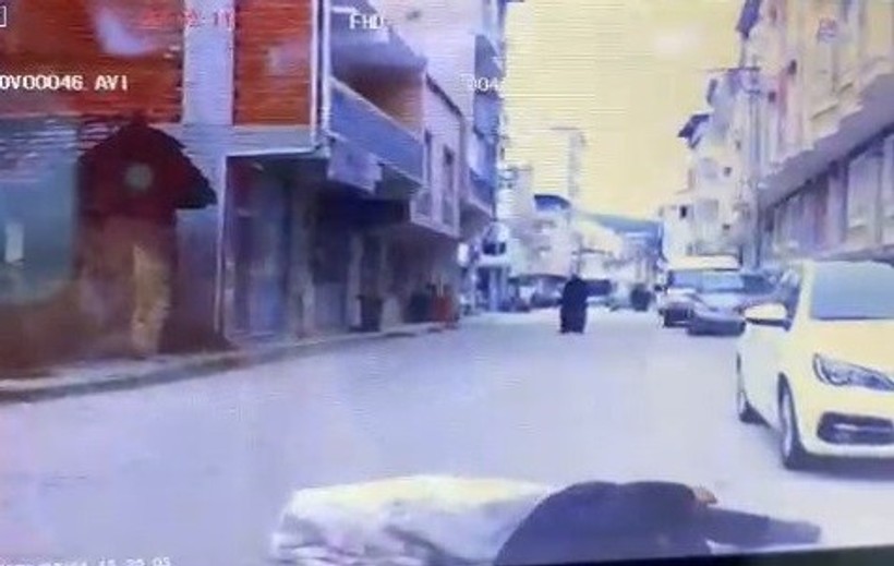 Bursa'da Oscar'lık dolandırıcılık saniye saniye araç kamerasında! Alman vatandaşı zannettiği şahıs Bursalı çıkınca... - Resim : 8