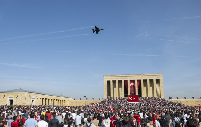 100. Yıl Kutlamaları nedeniyle Anıtkabir'de dün ziyaretçi rekoru kırıldı - Resim: 25