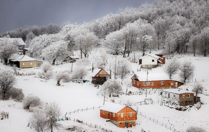 Sporseverlerin uğrak yeri! Kocadağ yaylası beyaza büründü ❄️🌨️☃️ Ortaya kartpostallık görüntüler çıktı - Resim: 1