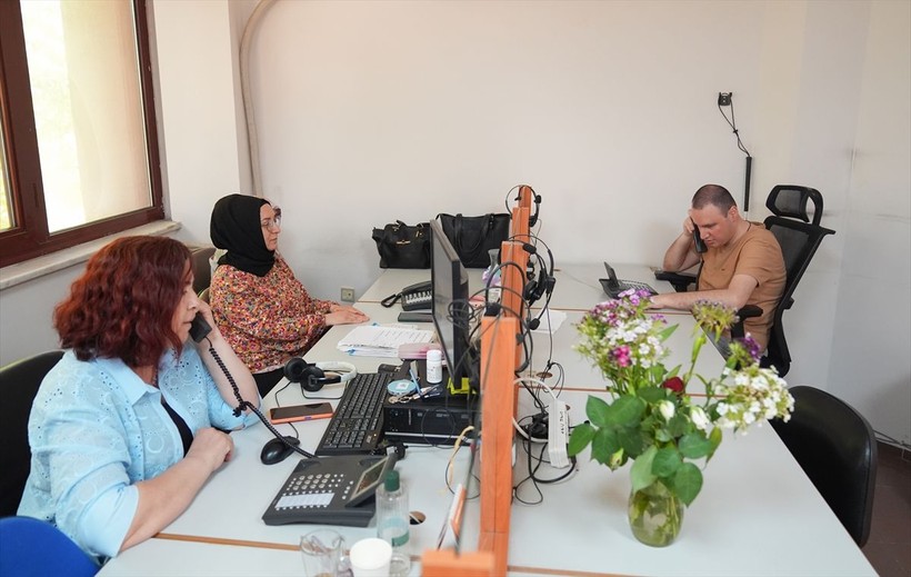 İzmir'de yaşayan Nevra Yıldırım görme engelli oğlu Önder Savaş Yıldırım'ın elini 39 yıldır bırakmıyor - Resim: 13