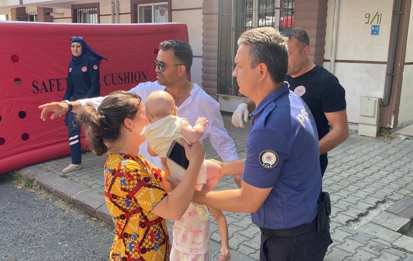 Eşiyle tartışan adam 4 aylık oğlunu pencereden atmaya kalktı - Resim: 10