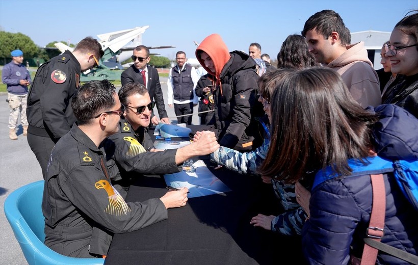 SOLOTÜRK pilotları İstanbul'da havacılık tutkunlarıyla buluştu - Resim: 9