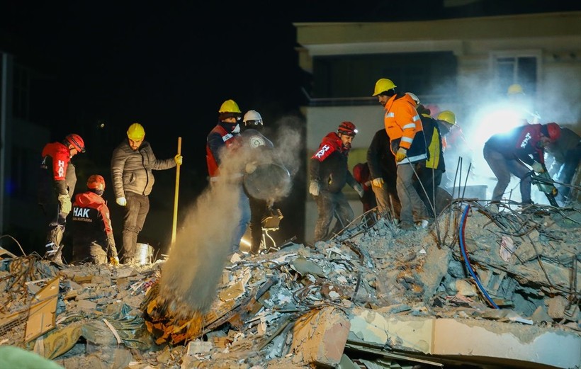 Kahramanmaraş merkezli depremlerin ardından İstanbul'da çalışmalar sürüyor: Riskli olmayan semt yok - Resim: 3