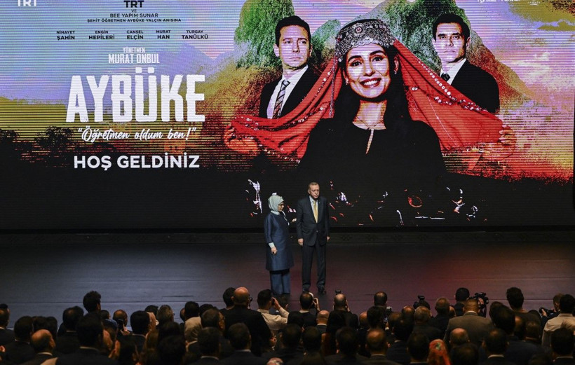 Cumhurbaşkanı Recep Tayyip Erdoğan 'Aybüke' filminin galasına katıldı! Bağlaması Cumhurbaşkanı Erdoğan'a emanet - Resim: 31