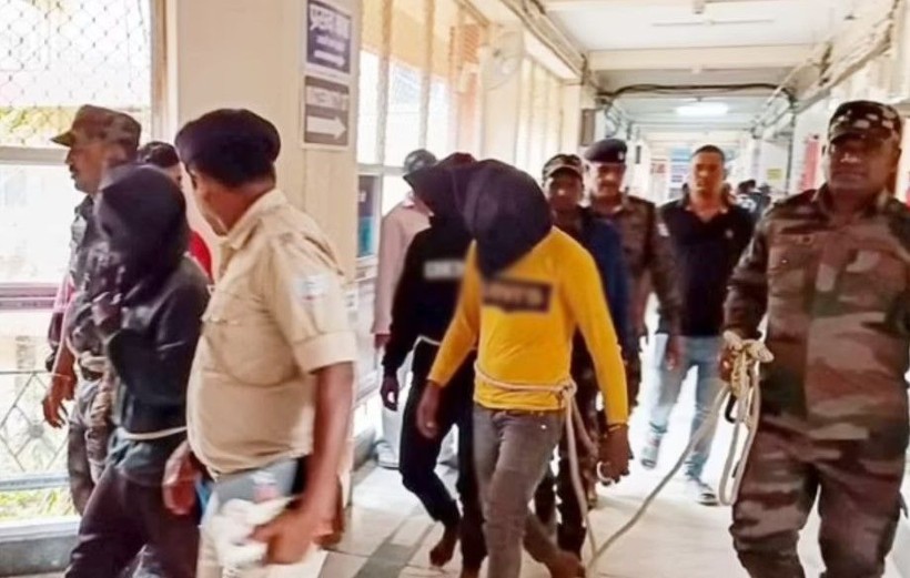 Hindistan'daki tecavüz skandalında yeni gelişme! Kadının eşine tazminat ödendiği iddia ediliyor - Resim: 4