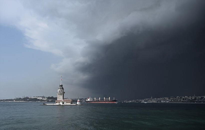 İstanbul'un bazı bölgelerinde yoğun rüzgar ve sağanak etkili oldu - Resim: 9