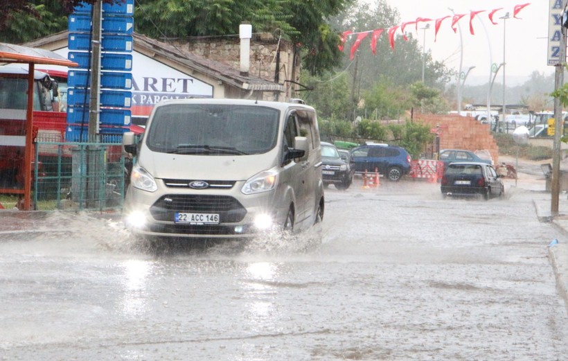 Edirne'de haziran ayında sağanak: Yollar göle döndü - Resim: 6