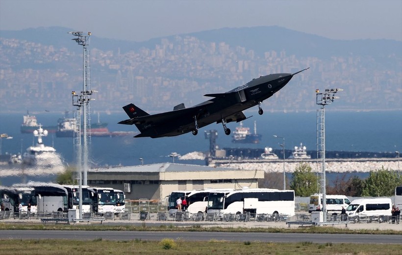 Selçuk Bayraktar paylaştı: Bayraktar Kızılelma ile Türk Hava Kuvvetleri akrobasi timi SOLOTÜRK gösteri yaptı - Resim: 21