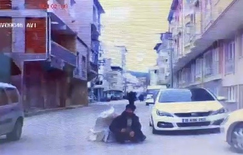 Bursa'da Oscar'lık dolandırıcılık saniye saniye araç kamerasında! Alman vatandaşı zannettiği şahıs Bursalı çıkınca... - Resim : 7