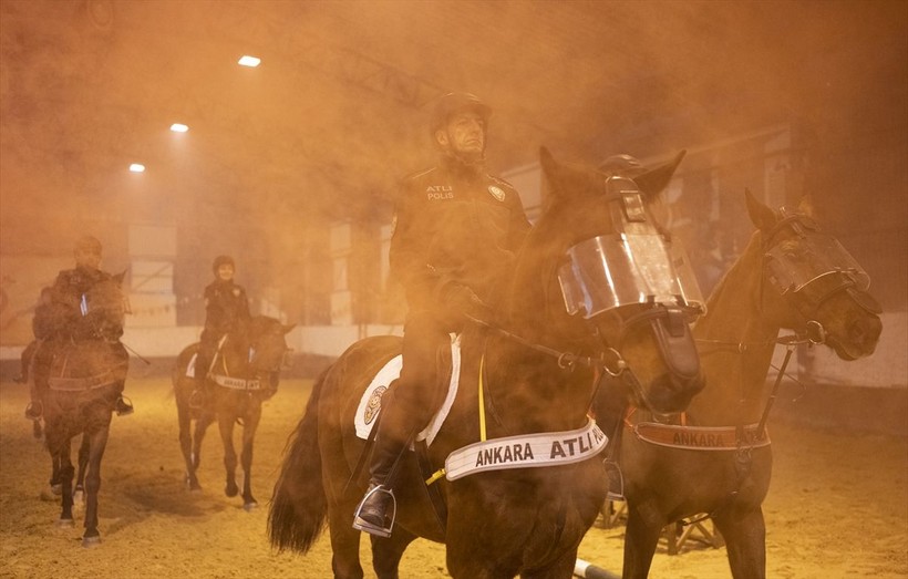 Ankara Emniyet Müdürlüğü bünyesinde atlı polislerin zorlu eğitim aşamaları - Resim: 14