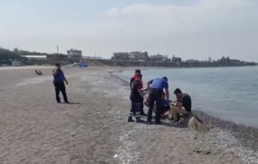 Yürek parçalayan kare! Hatay'da boğulan ağabeyinin cesedinin başından bir an olsun ayrılmadı - Resim: 2