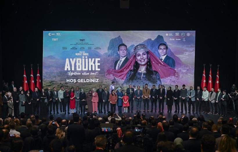 Cumhurbaşkanı Recep Tayyip Erdoğan 'Aybüke' filminin galasına katıldı! Bağlaması Cumhurbaşkanı Erdoğan'a emanet - Resim: 15