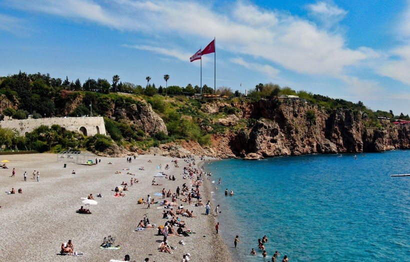 Muğla, Antalya kıyılarında bayram yoğunluğu! Yaz tatilini aratmadı - Resim: 8
