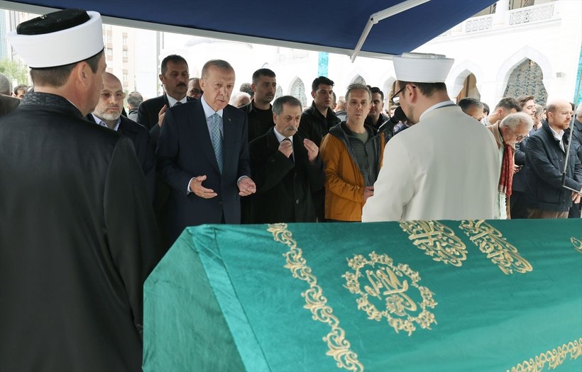 Gazeteci Engin Ardıç son yolculuğuna uğurlandı! - Resim: 9