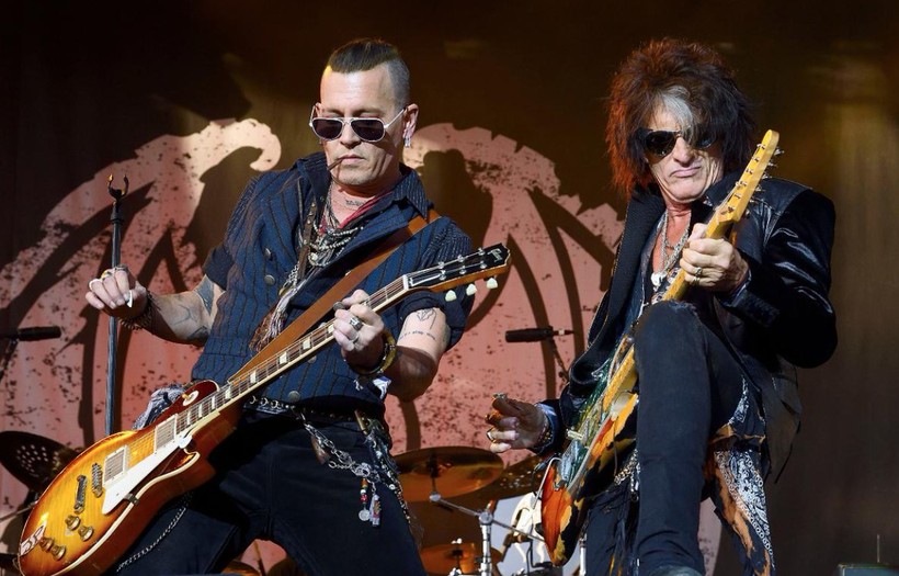 Johnny Depp otel odasında baygın bulundu: Konserler iptal edildi - Resim: 10