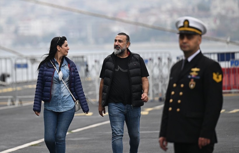 Sarayburnu Limanı'na demirleyen TCG Anadolu gemisi yarın saat 18.00'e kadar ziyaret edilebilecek - Resim: 12