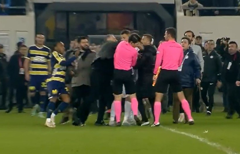 Ankaragücü Başkanı Faruk Koca hakem Halil Umut Meler'e sahanın içinde yumruk attı! İşte o görüntüler - Resim: 5