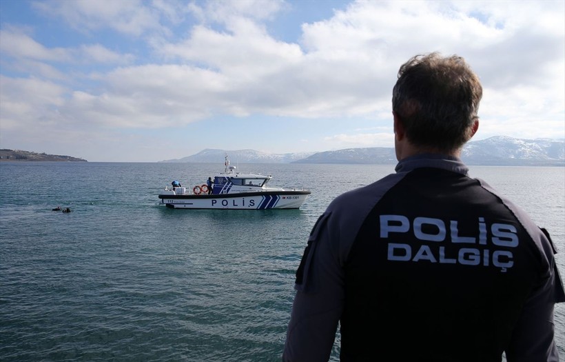 Kurbağa adamlar ve deniz polisleri Van Gölü'nde kaçakçılığa göz açtırmıyor, güvenliği sağlıyor - Resim: 9