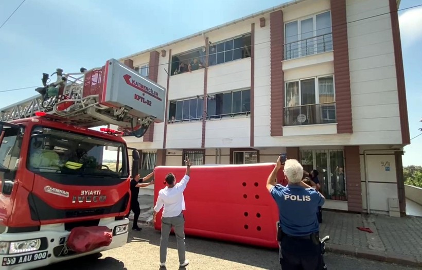 Eşiyle tartışan adam 4 aylık oğlunu pencereden atmaya kalktı - Resim: 6