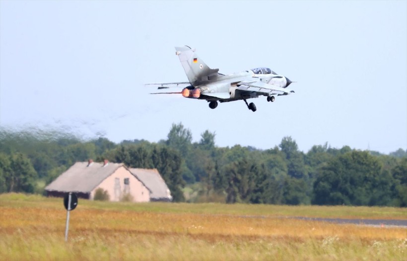NATO, tarihinin en büyük hava tatbikatı Air Defender 2023'e hazır: Türk Hava Kuvvetlerine ait F-16 uçaklarına ve personeline ilgi çoktu - Resim: 27