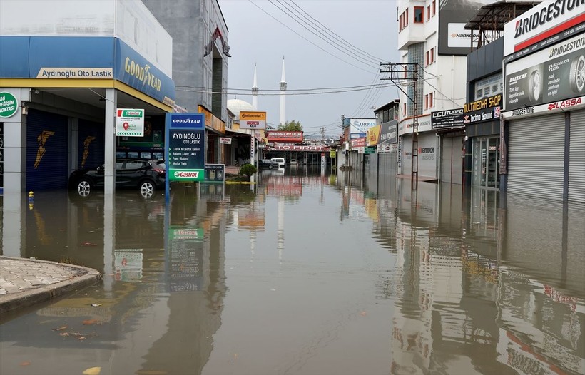 Karadeniz'i sel vurdu! Samsun'da hayat durdu - Resim: 6