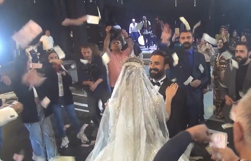 Bir aşiret düğünü klasiği! Geline 15 milyonluk altın takıldı, paralar başlarında uçuştu - Resim: 6