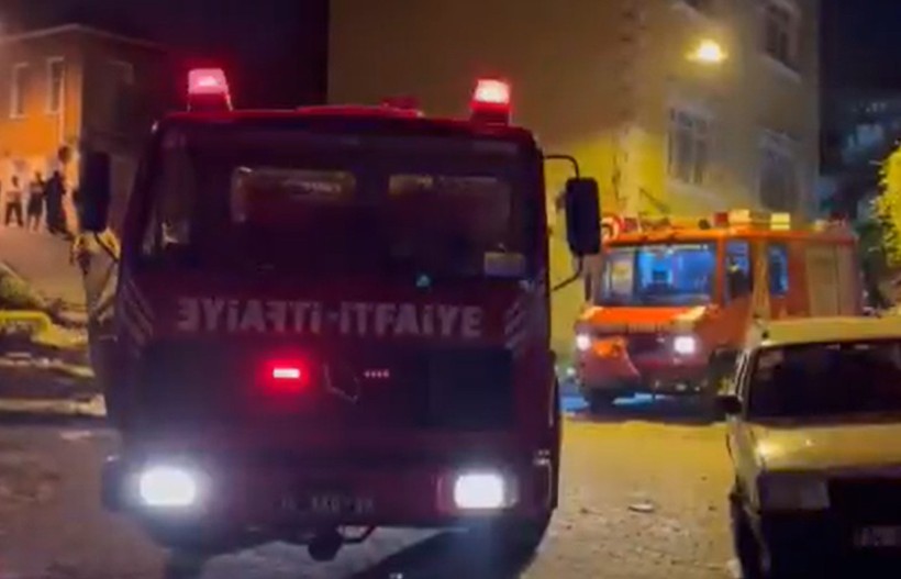 İstanbul Fatih'te metruk haldeki bina çöktü - Resim : 1