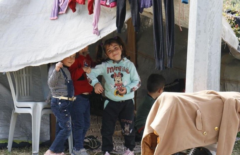 Depremden sonra evlerine giremeyen Adanalılar parka yerleşti - Resim: 12
