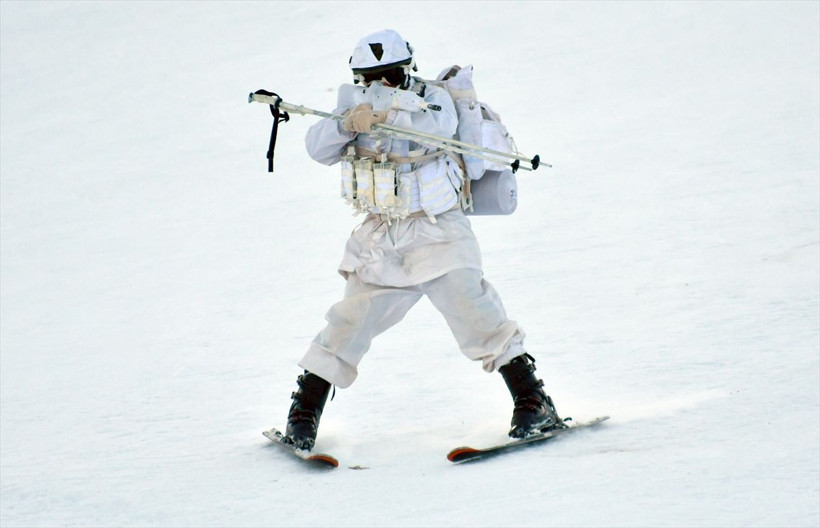 Komandoların Kars'ın karlı dağlarında zorlu eğitimi❄️⛷️🗻 - Resim: 32