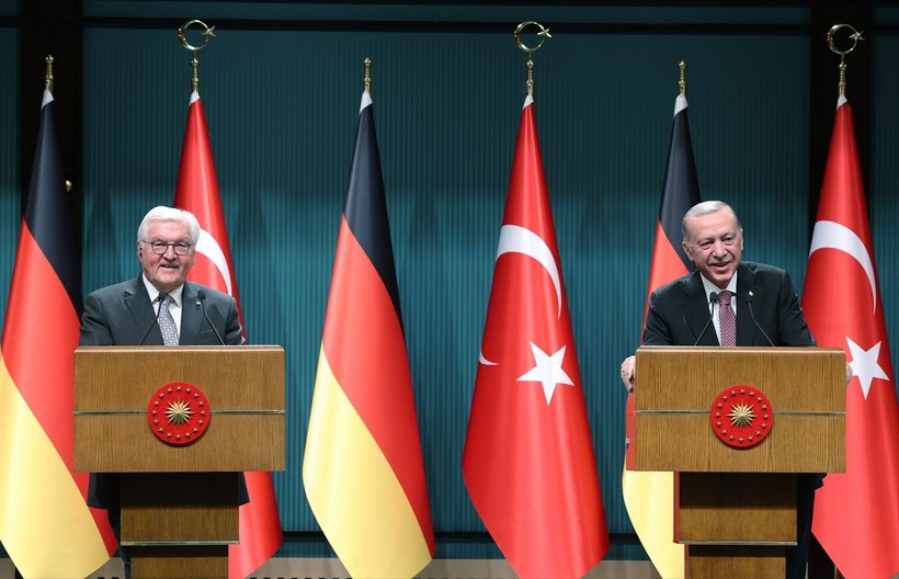 Alman gazete Ankara'daki tarihi zirveyi değerlendirdi! Erdoğan Steinmeier'den daha cesur konuştu - Resim: 17