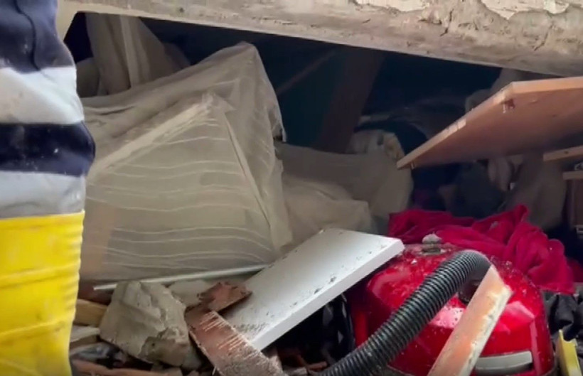 Hatay'da polis baba ailesini kurtarmak için gardırobun demiriyle duvarı deldi - Resim: 5