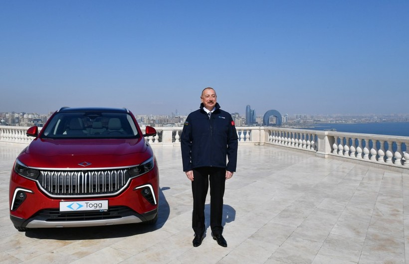 Türkiye'nin yerli ve milli otomobili Togg'un ikinci teslimatı Azerbaycan Cumhurbaşkanı İlham Aliyev’e teslim edildi - Resim : 2