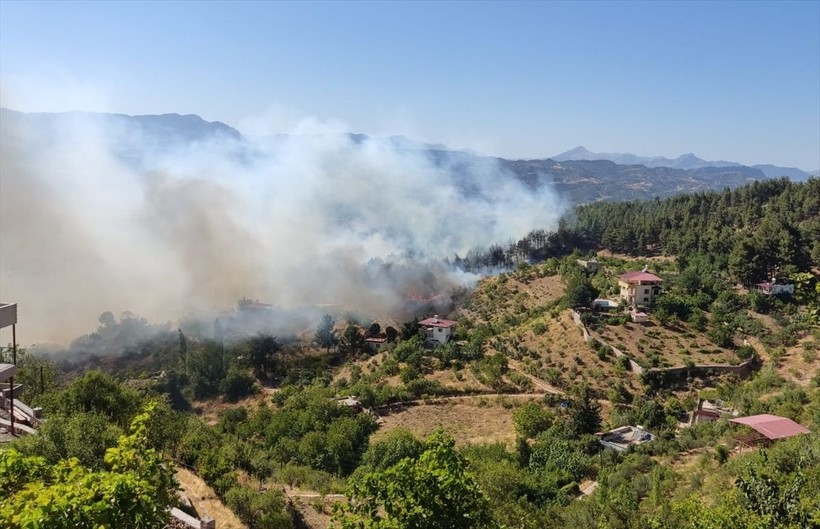 Kahramanmaraş’ta ormanlık arazide çıkan yangın kontrol altına alındı - Resim: 3