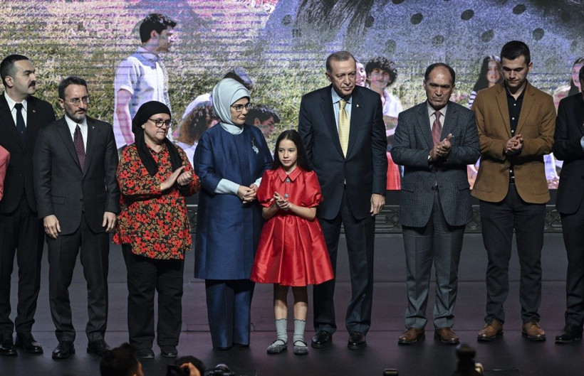 Cumhurbaşkanı Recep Tayyip Erdoğan 'Aybüke' filminin galasına katıldı! Bağlaması Cumhurbaşkanı Erdoğan'a emanet - Resim: 18