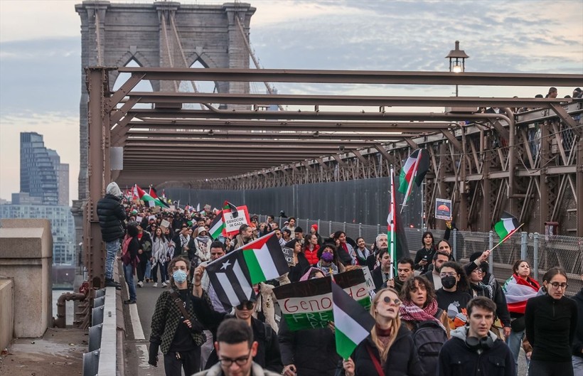 ABD'de Filistin'e destek yürüyüşü! Polisler 1 göstericiyi gözaltına aldı - Resim: 1