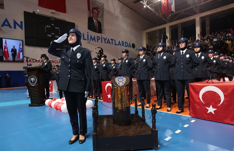 İçişleri Bakanı Ali Yerlikaya 12 bin 76 polisin mezuniyet törenine katıldı! "Herkesin polisi kendi vicdanıdır fakat polis, vicdanı olmayanların karşısındadır" - Resim: 17