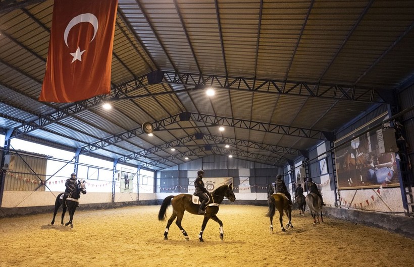 Ankara Emniyet Müdürlüğü bünyesinde atlı polislerin zorlu eğitim aşamaları - Resim: 2