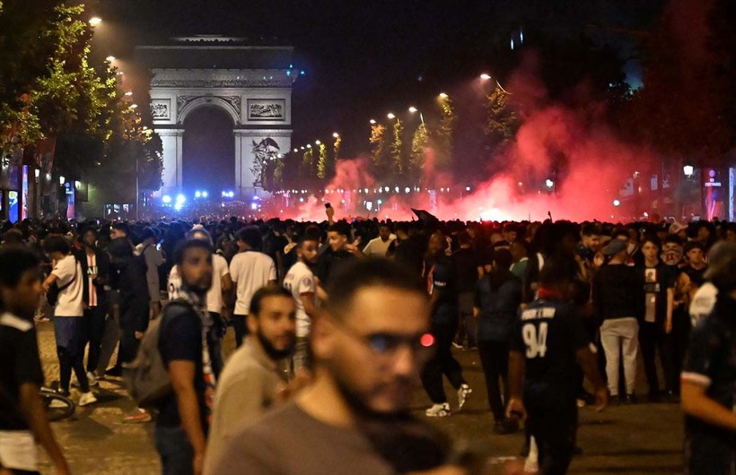 PSG şampiyon oldu, Fransa'da sokaklar karıştı: En az 131 gözaltı - Resim: 19