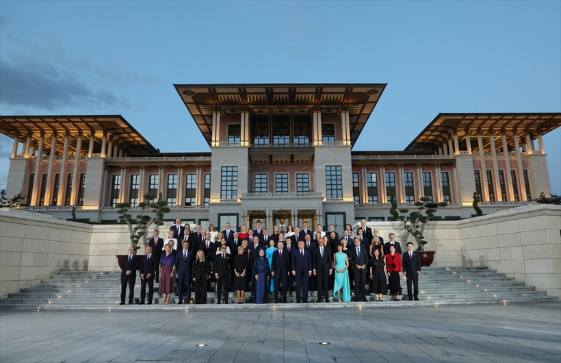 NATO liderleri Külliye'de aynı karede: Erdoğan zirvenin aile fotoğrafına ev sahipliği yaptı - Resim : 1