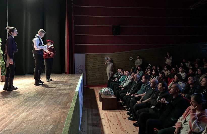 İngiliz yazar William Shakespeare'in asırlardır sahnelenen oyunu 