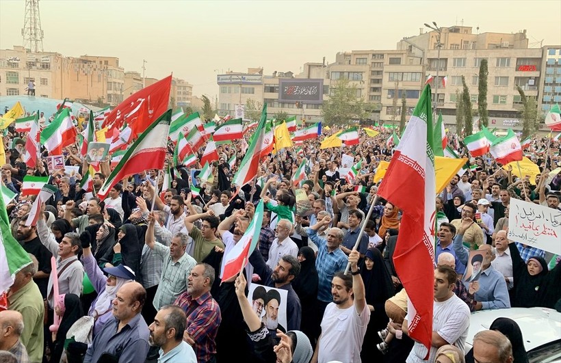 İran-İsrail ateşkesi sonrası Tahran'da kutlama - Resim: 3