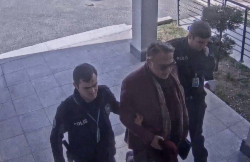 Modacı Barbaros Şansal, İstanbul'da "devletin askeri ve emniyet teşkilatını alenen aşağılama" suçundan gözaltına alındı - Resim: 6