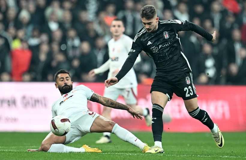 Galatasaray, Beşiktaş'ı yeni stadında ilk kez yenerek liderliğini sürdürdü - Resim : 5