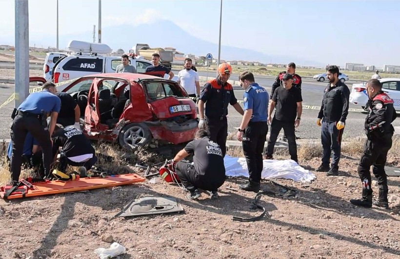 AYT sınavına giderken korkunç kaza: 1 ölü, 10 yaralı - Resim: 13
