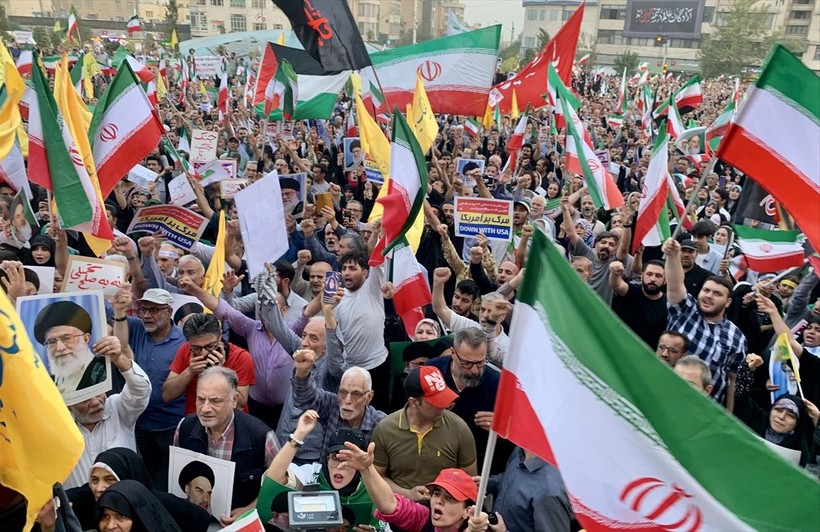 İran-İsrail ateşkesi sonrası Tahran'da kutlama - Resim: 6