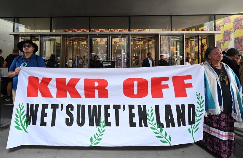 İklim aktivistleri New York'ta sanat müzesi önünde gösteri düzenledi - Resim: 2