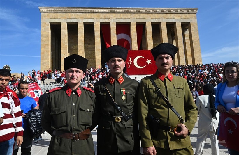 100. Yıl Kutlamaları nedeniyle Anıtkabir'de dün ziyaretçi rekoru kırıldı - Resim: 58