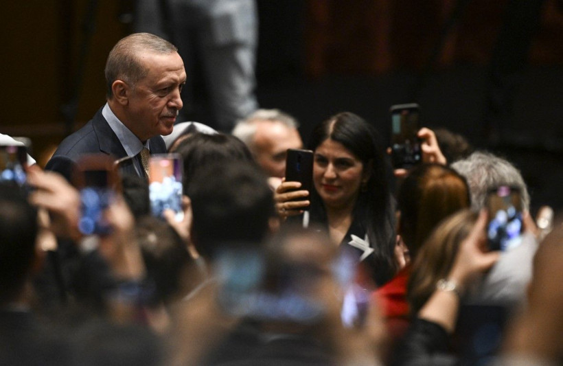 Cumhurbaşkanı Recep Tayyip Erdoğan 'Aybüke' filminin galasına katıldı! Bağlaması Cumhurbaşkanı Erdoğan'a emanet - Resim: 32